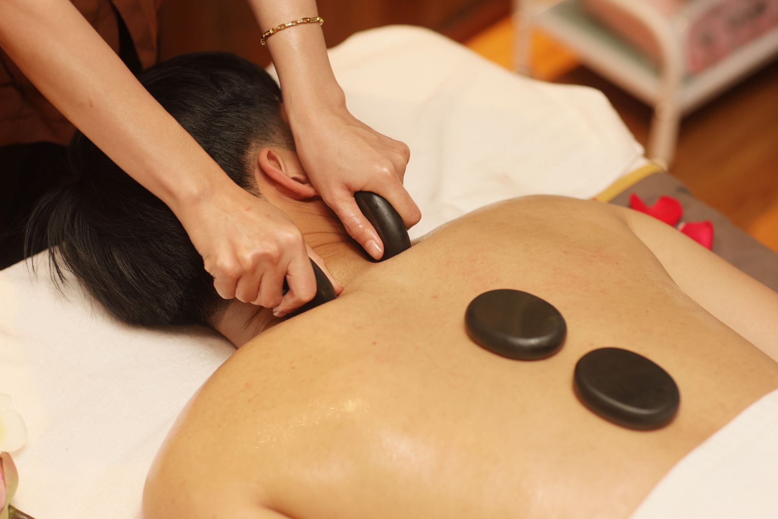 massage đá nóng chi nhánh Charm Spa - Nha Trang