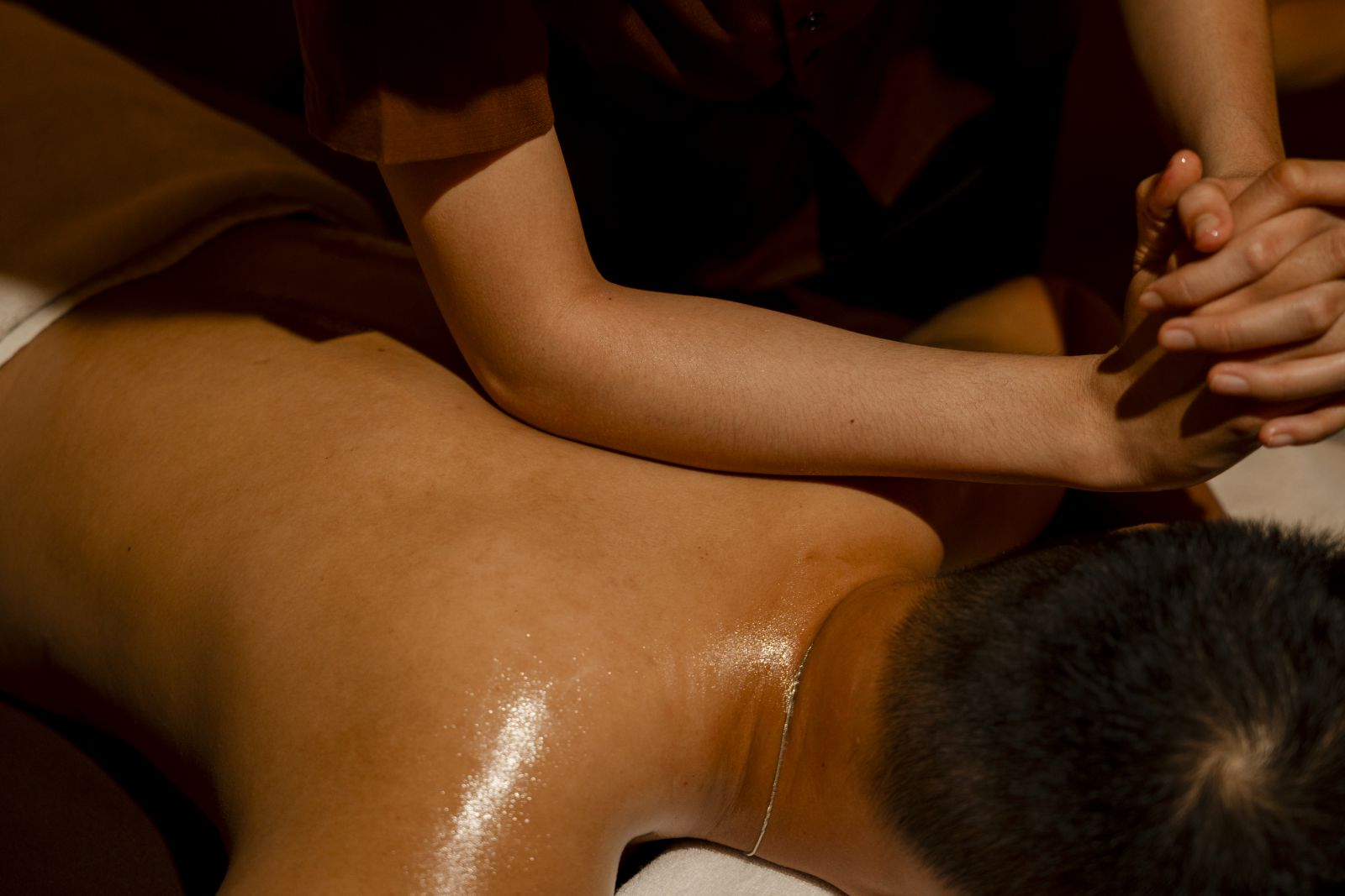 Dịch vụ trị liệu mô sâu tại Charm Spa