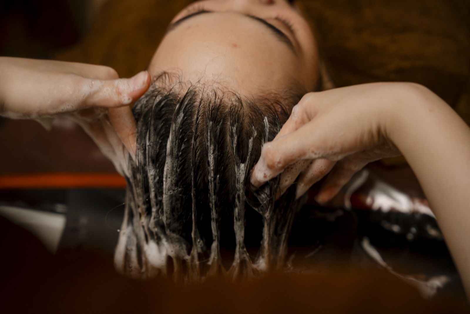 các động tác gội đầu dưỡng sinh tại Charm spa 