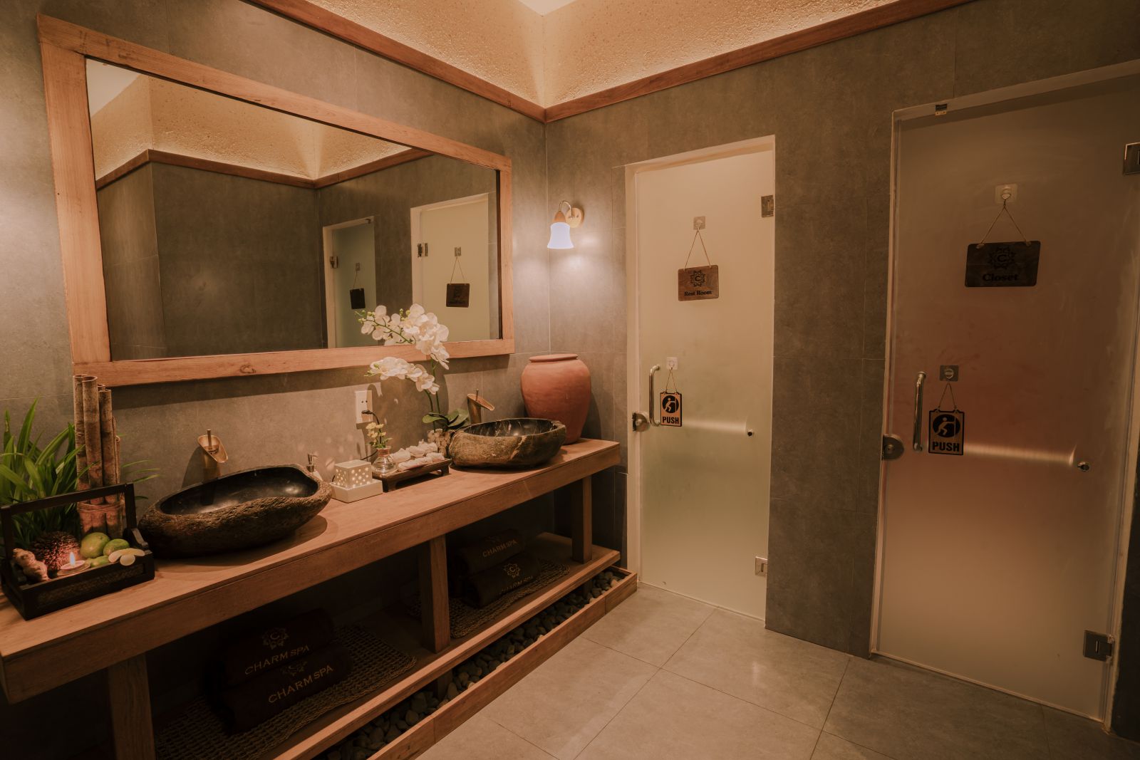 xông hơi ướt vơi thảo mộc nhà Charm spa nha trang
