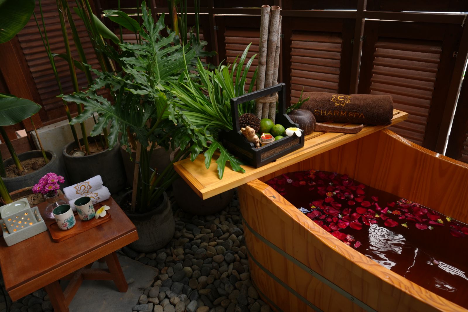 ngâm bồn lá dao đỏ nha trang