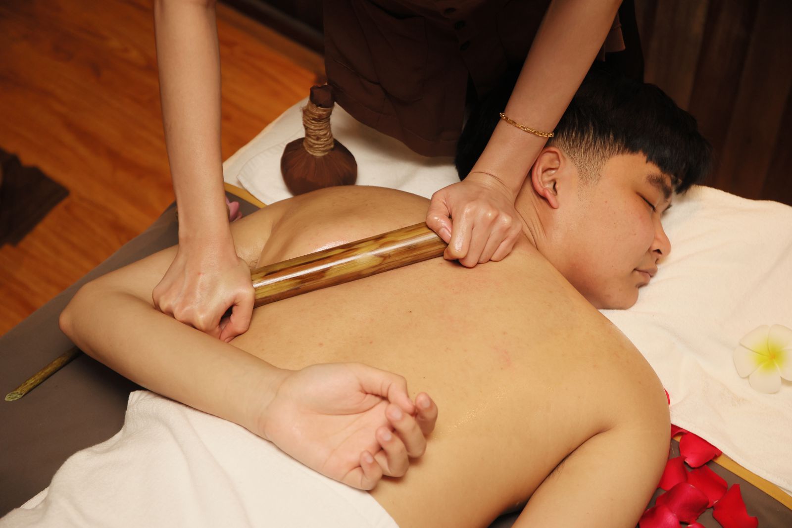 massage ống tre