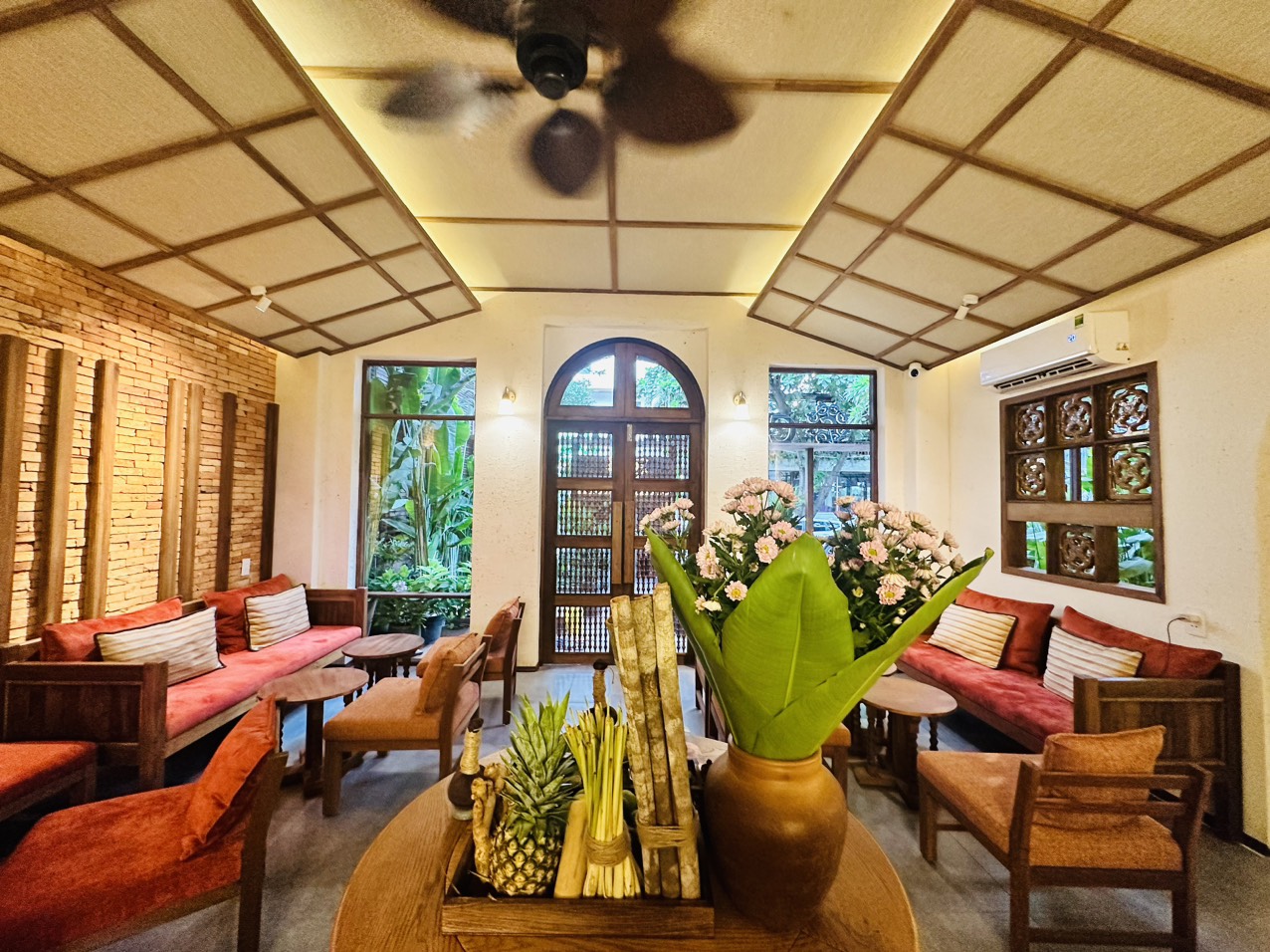 khu vực tiếp khách chi nhánh - Charm spa Garden Nha Trang