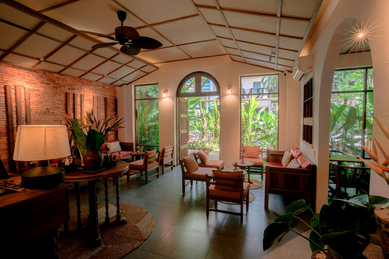 không gian khu vực sảnh chi nhánh Charm Spa Garden Nha Trang